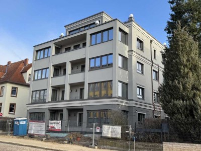 Vier Raum Wohnung in Eberswalde. Fahrstuhl, 2  Balkone, große Küche, Keller, Gartennutzung.