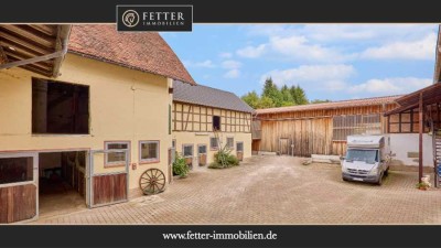 Pferdeimmobilie in Hessen – charmantes Fachwerkensemble mit Reithalle in Groß-Bieberau!