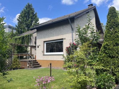 Bergisch Gladbach: Doppelhaushälfte mit Garage auf einem Erbbaugrundstück