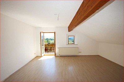 Großzügige Dachgeschosswohnung mit Bergblick