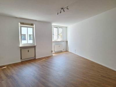 Moderne 2-Zimmer-Stadtwohnung mit verglaster Loggia