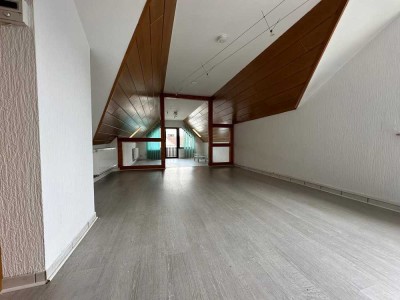 2-Zi. DG Wohnung in ruhiger Ortsrandlage