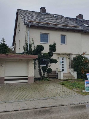 Attraktive Doppelhaushälfte in kinderfreundlicher Gemeinde; energetisch saniert auf Neubaustandard