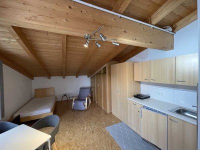 Geschmackvolle 1-Raum-Dachgeschosswohnung mit EBK in Aiglsbach