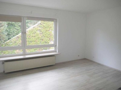 Sehr schöne, helle 2 Zi-Whg mit Einbauküche und Autostellplatz in Karlsruhe - Südweststadt