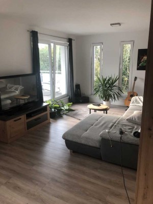 Schöne, Lichtdurchflutete 3 - Zimmer Wohnung mit Balkon zum Innenhof, in Stederdorf