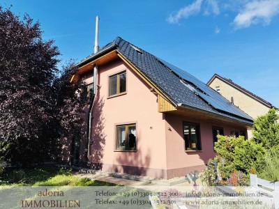 Gepflegtes Einfamilienhaus für die große Familie mit liebevoll angelegtem Garten - Doppelgarage