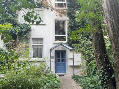 Lauschige Altbau-Single-Wohnung mit ganzjährig nutzbarem Wintergarten mitten im Nordend