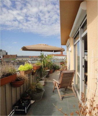 Bright penthouse apartment 2,5 rooms H-BHF