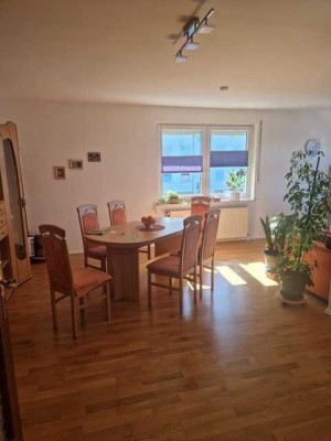 Moderne, helle Wohnung mit zuverlässiger Mieterin – eine sichere Investition