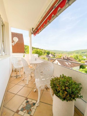 Einziehen und wohlfühlen - Schöne 3 Zimmer Eigentumswohnung im 1. OG mit Balkon und Garage