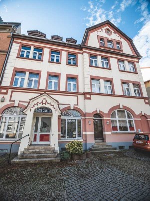 2-Zimmer-Wohnung mit Einbauküche und Gartennutzung als Gewerbe im Hochparterre möglich (Erstbezug)