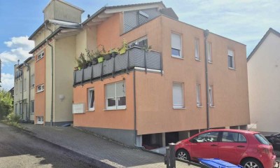 Moderne 2-Zimmer-Wohnung mit Terrasse und Stellplatz in zentraler Lage von Bammental