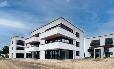 Wohnen am Wiesenpark: Exklusive 3-Zi.-Erdgeschoß-Wohnung mit Terrasse, Parkett & EBK!!!