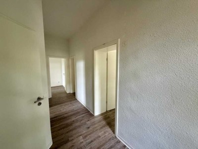 ERDGESCHOSS - 3 ZIMMER WOHNUNG MIT BALKON