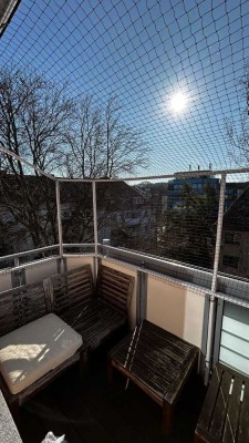 Teilmöblierte Wohnung mit Küche & Balkon in TOP Lage