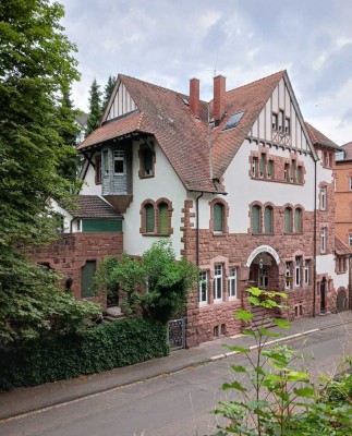 Attraktive 5-Zimmerwohnung mit Terrasse in zentraler Lage