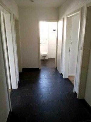 Exklusive 3-Raum-DG-Wohnung mit gehobener Innenausstattung ohne Balkon in Langenfeld