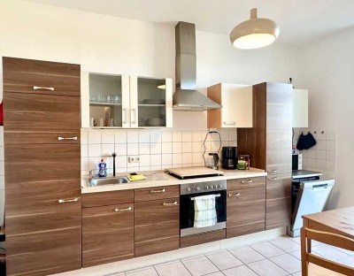 Voll möblierte 2-Zimmer-Wohnung mit Balkon & Carport-Stellplatz