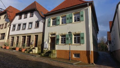 Attraktive 3 Zimmer Wohnung in Gundesheim in kernsaniertem historischem Wohnhaus