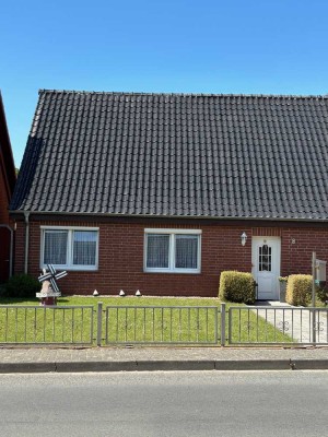 2,5-Zimmer-Wohnung mit Terrasse und Stellplatz am Wasser