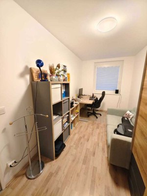 Schöne 2,5-Zimmer-Wohnung mit gehobener Innenausstattung mit Balkon und EBK in Cottbus