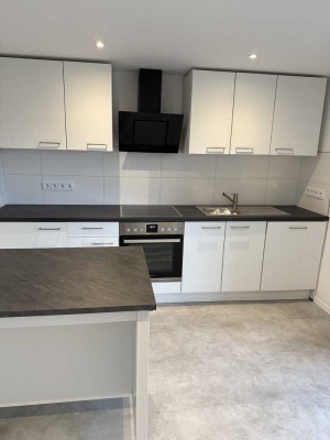 moderne, vollsanierte, teilmöblierte 3 Zimmer Wohnung EG,Terrasse/Gartenanteil,Strom über PV-Anlage