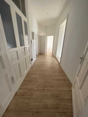 4-Zimmer-Altbauwohnung mit EBK -WG willkommen-