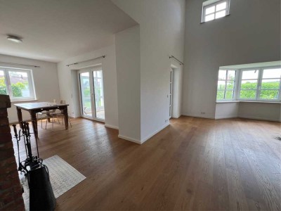 Lichtdurchflutetes Zweifamilienhaus mit gehobener Innenausstattung und großem S/W Garten in Seefeld