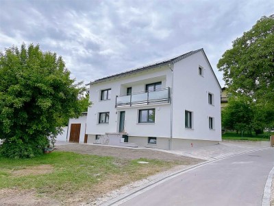 Erstbezug nach Kernsanierung: 3-Zimmer-Wohnung mit Garten, Garage & Blick ins Grüne