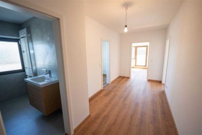 Moderne Dachgeschosswohnung in zentraler Lage von Karlsfeld