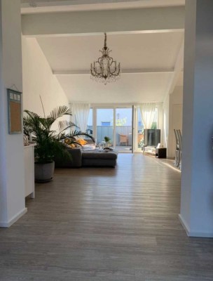 Loftartige Wohnung mit Sonnenterrasse und 2 Parkplätzen