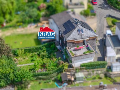 ++ KRAG Immobilien ++ Leben, arbeiten und entspannen – stilvolle DHH mit Garten & Dachstudio
