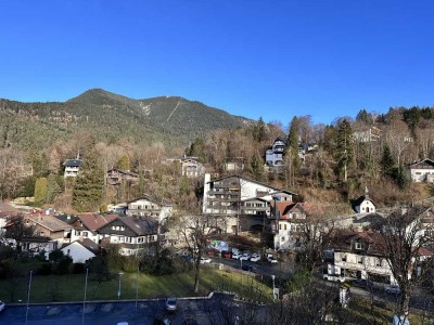 Preisreduziert – Voll möblierte Wohlfühloase mit Bergblick & Tiefgarage
