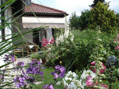 Walmdachbungalow, freistehend, schöner Garten in Bestlage, Feucht Ost,