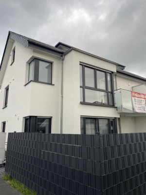 Erstbezug nach Sanierung: freundliche 3-Zimmer-Wohnung mit Balkon in Bielefeld