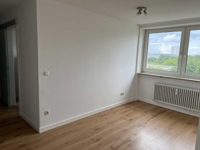 Bezugsfreie helle renovierte 3,5 Zimmer Wohnung am OEZ. PROVISIONSFREI!
