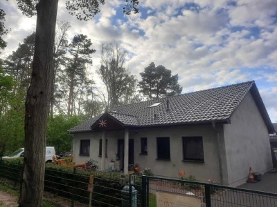 Ihr neues Zuhause: Freistehender Bungalow mit Pool und Doppelgarage