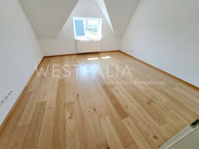 Helle Dachgeschosswohnung mit Balkon