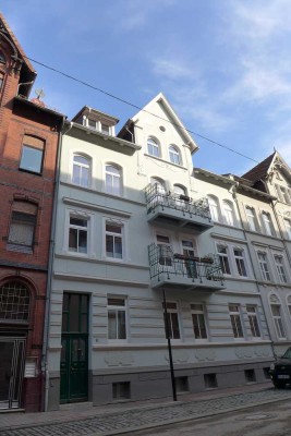 Schöne Altbauwohnung - 4-ZKB  -  kleiner Südbalkon - Hi-Oststadt