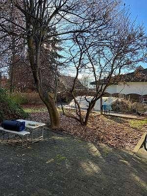 * ABSOLUTE Ruhelage - Nächst AUWIESEN u. MAGNA: Preiswerte Kleinwohnung mit Garten und PARKPLATZ ! *