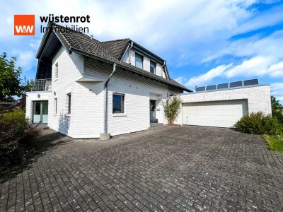 Großzügiges Einfamilienhaus mit Einliegerwohnung, Doppelgarage und Traumgrundstück in Illerich
