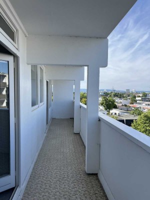 Helle 3 Zimmer Wohnung mit Balkon, EBK & S-Bahn nahe in Frankfurt-Nied