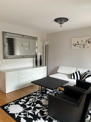 Luxuriöse 3-Zimmer-Wohnung mit der Terrasse und Parkplatz im Westend