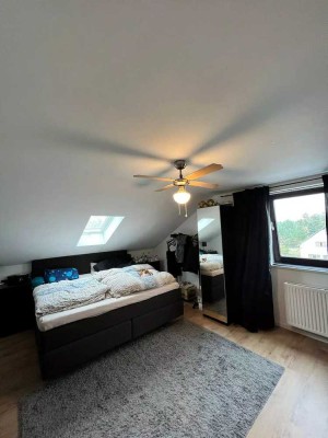 Helle und geräumige Dreizimmer-Dachgeschosswohnung