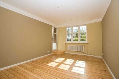 SANIERT & FREI TOP 2-Zimmer-Whg. Baujahr 1928 mit modernem Komfort: Gäste WC + Süd-Loggia + EBK u.a.