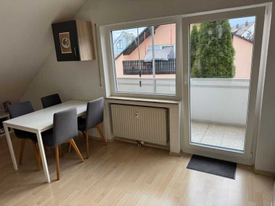 Gepflegte 2-Zimmer Dachgeschosswohnung mit Balkon in Feucht