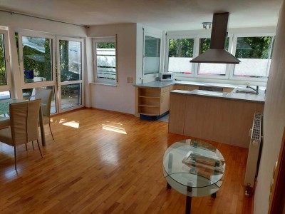 Geschmackvolle 2-Zimmer-Erdgeschosswohnung mit geh. Innenausstattung mit Terrasse und EBK