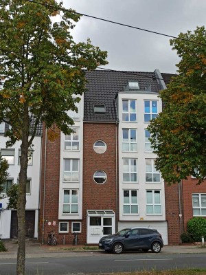 Stilvolle, gepflegte 2,5-Zimmer-Wohnung mit Balkon und Einbauküche in Bremen