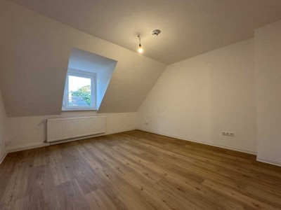 Erstbezug nach Modernisierung: 3-ZKB mit Einbauküche in zentraler Lage!